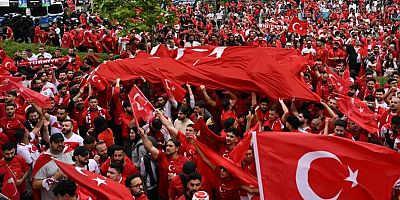 Dortmund binlerce Türk Taraftar yürüyüşünde