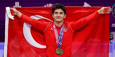 Halterde Furkan Özbek çifte altın madalyalı şampiyon