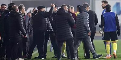 İstanbulsporlu Sarıalioğlu takımı sahadan çekti 