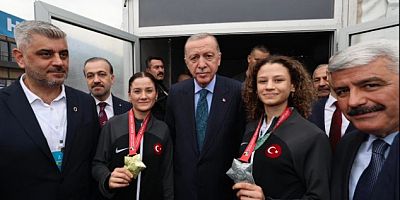 Karateci Tuba ve Fatma Naz'ı Erdoğan kutladı