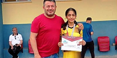 Körfezli Atlet Melek Akbay 1500 mt Türkiye Üçüncüsü