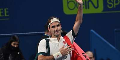 Tenisci Federer Katar'da Exxon Mobil Open için kortta