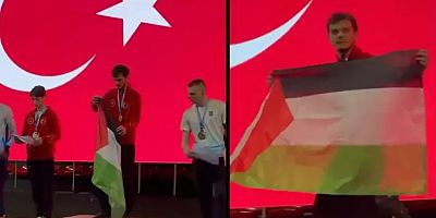 Wushu Şampiyonasında Akyüz kürsüde Filistin bayrağıyla